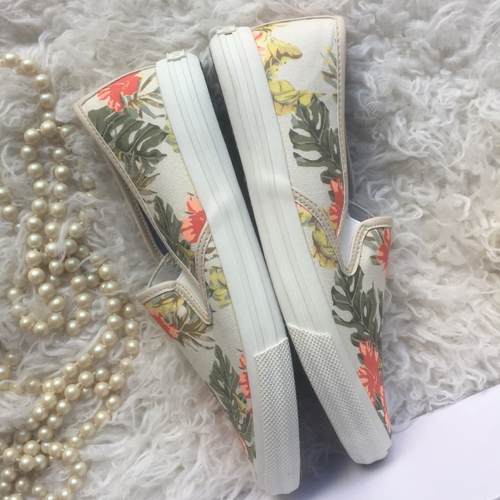 NWT • TALBOTS Jungle Hibiscus Slip On Sneaker - Picture 7 of 16